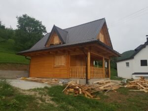 Lesodom lesene hiše na ključ